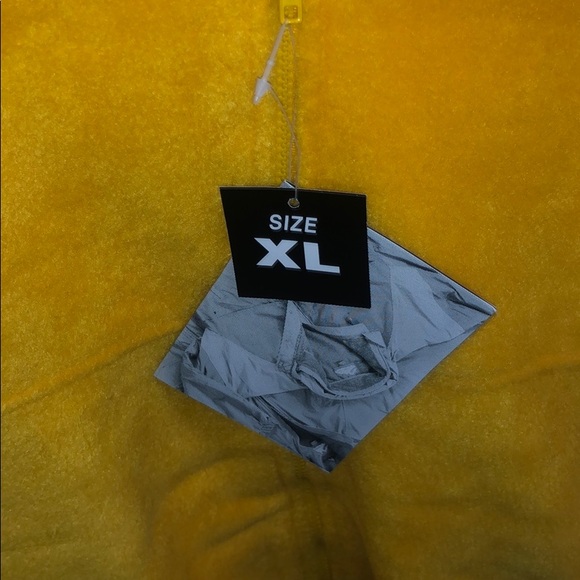 New fuzzy sweater zip up - Picture 2 of 4